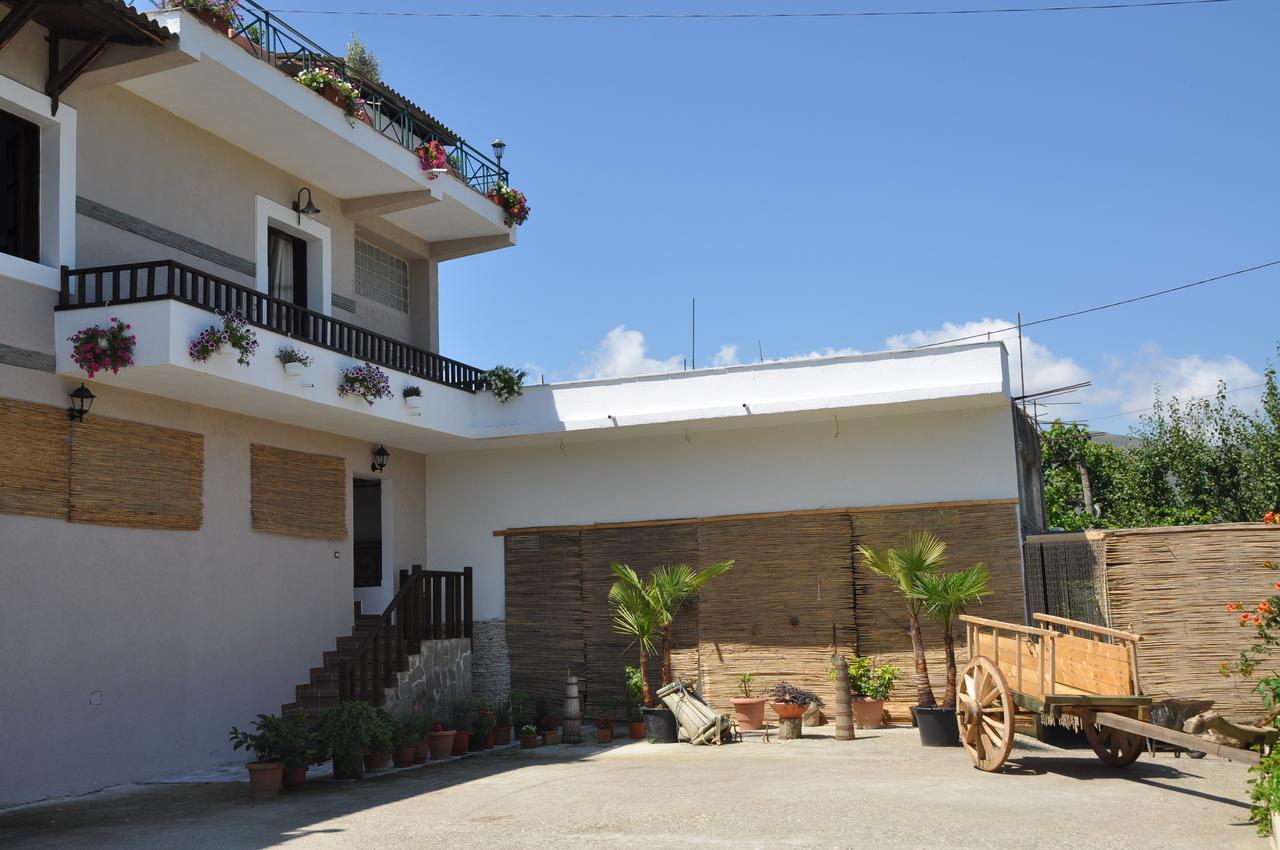 Bed & Breakfast Local Living Edi Berat Exterior foto