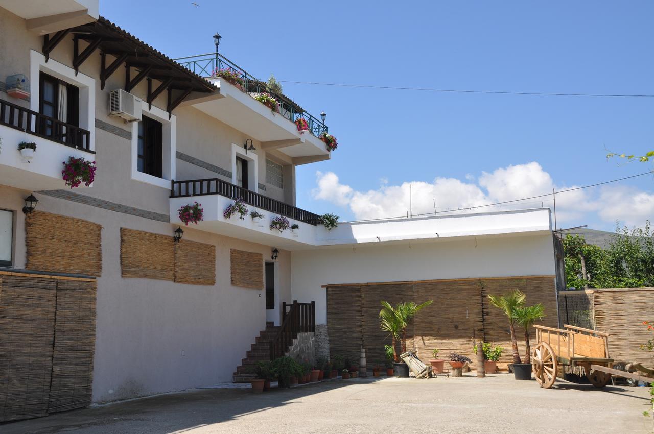 Bed & Breakfast Local Living Edi Berat Exterior foto