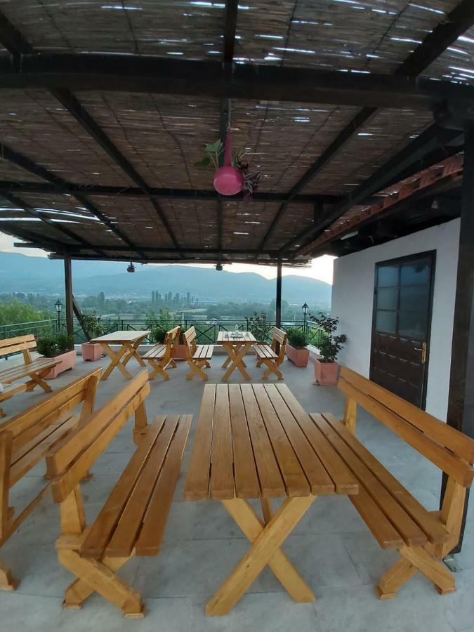 Bed & Breakfast Local Living Edi Berat Exterior foto